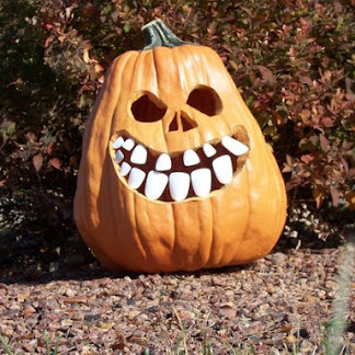 Pumpkin with buck teeth